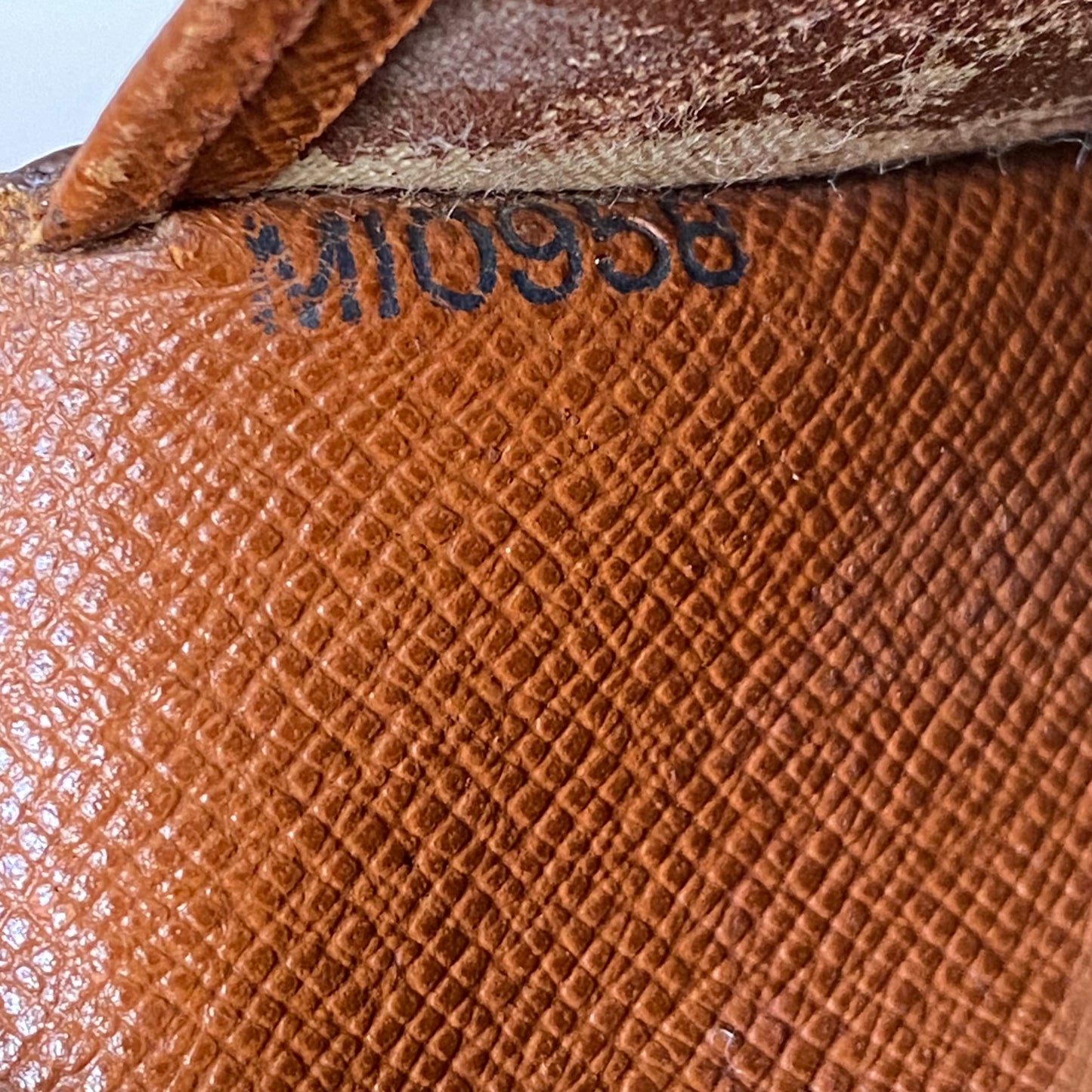 Louis Vuitton monogram kiss lock wallet Authentic with COA