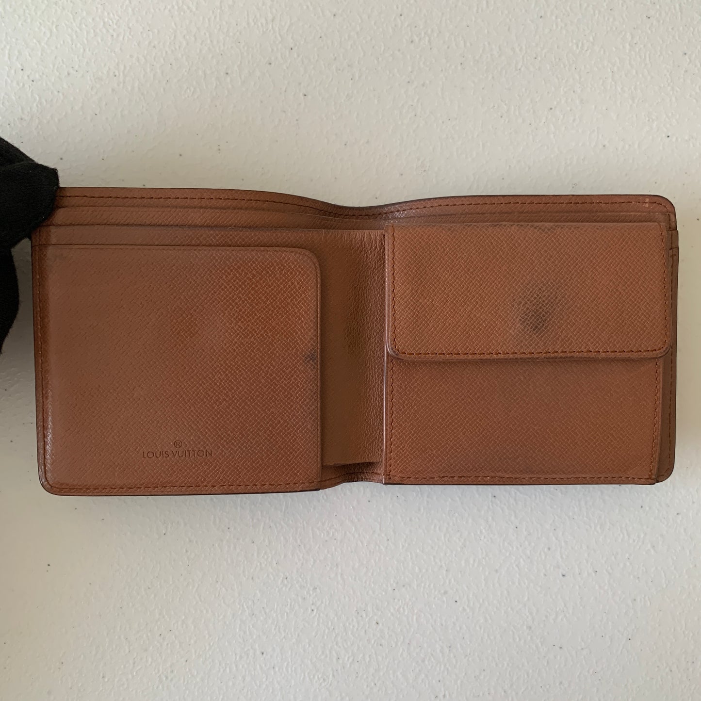 Louis Vuitton monogram men’s bifold Wallet RA950 authentic w/ COA