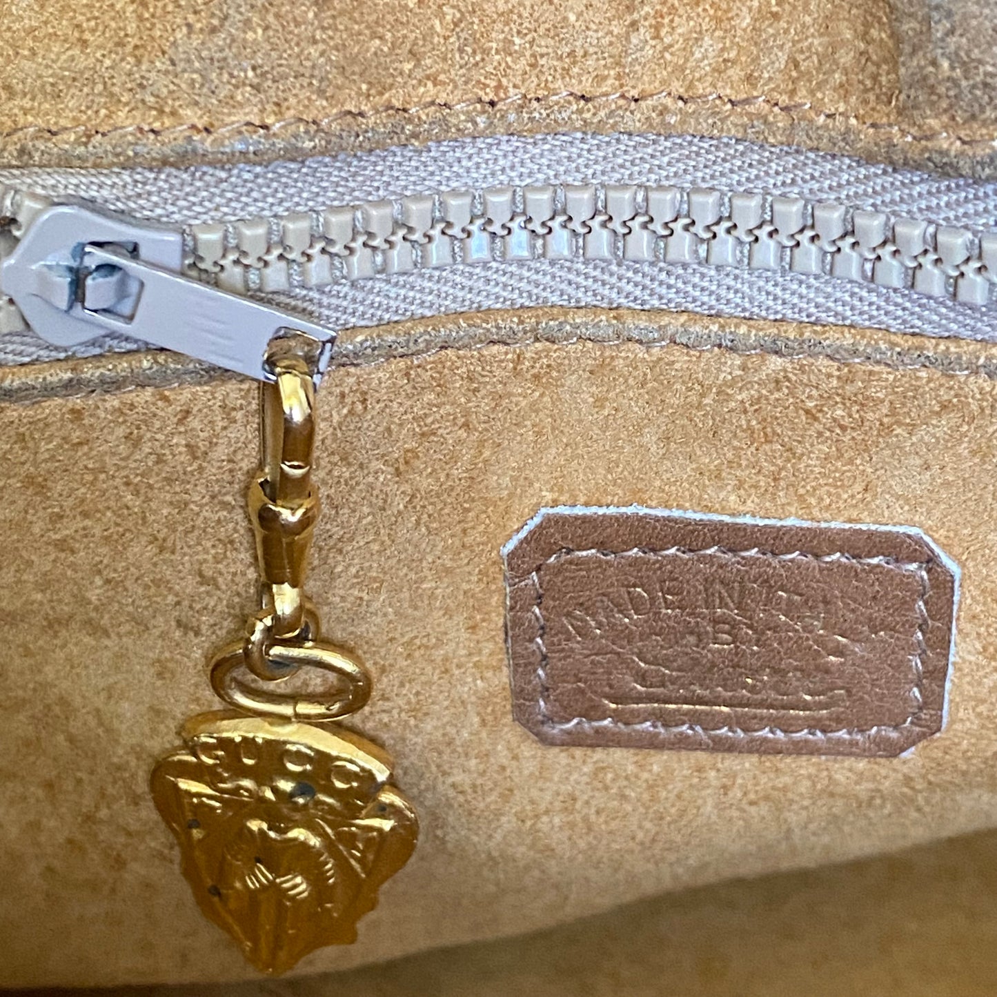Gucci vintage sherry line shoulder bag Authentic with coa
