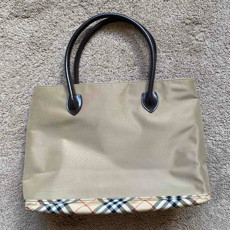 Burberry nuova check tote bag authentic with COA 13.3x10x5.3
