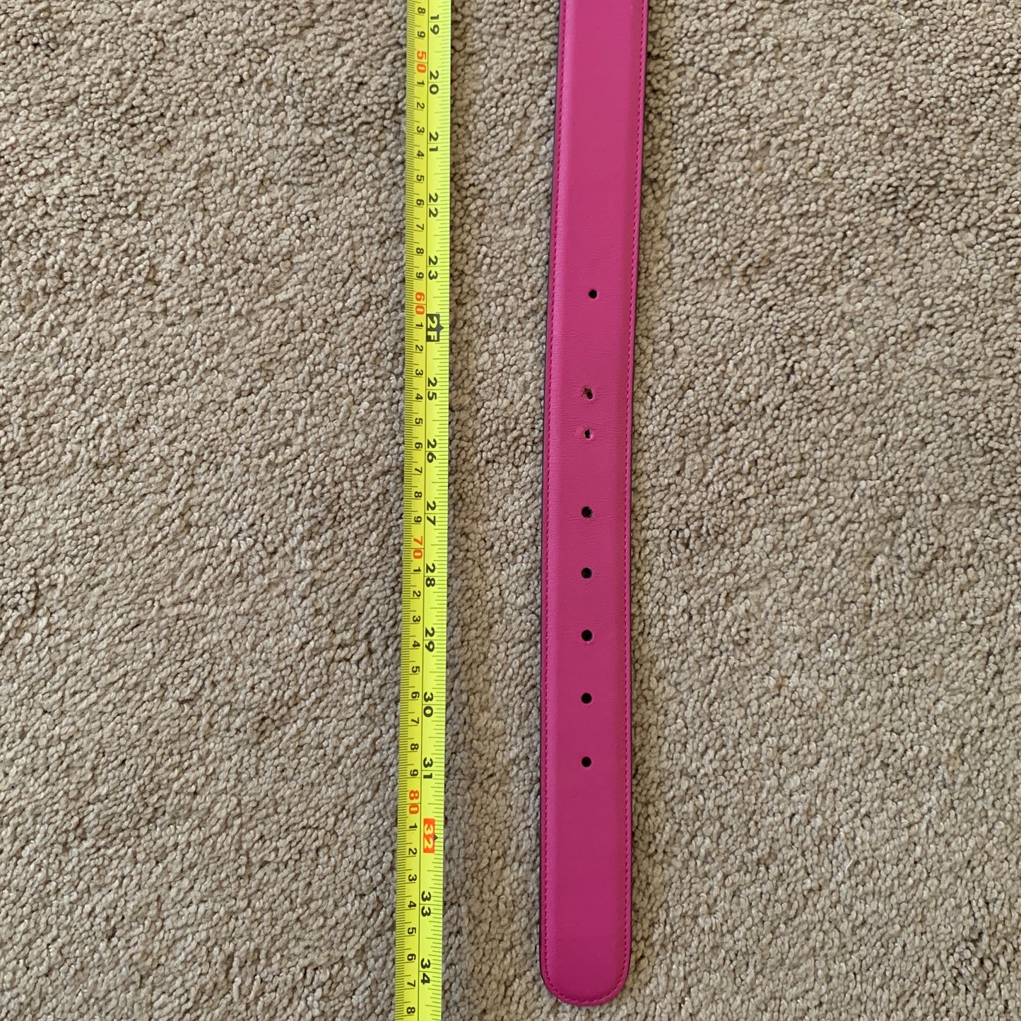 Authentic Gucci women’s fuchsia leather belt