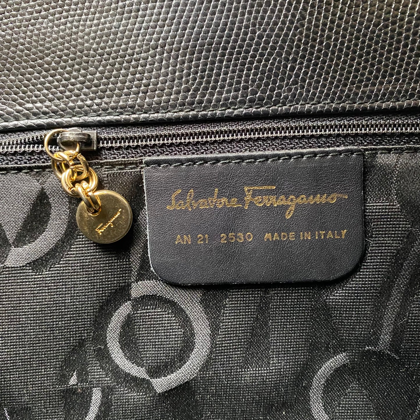 Ferragamo vara bow black leather shoulder bag Authentic with coa