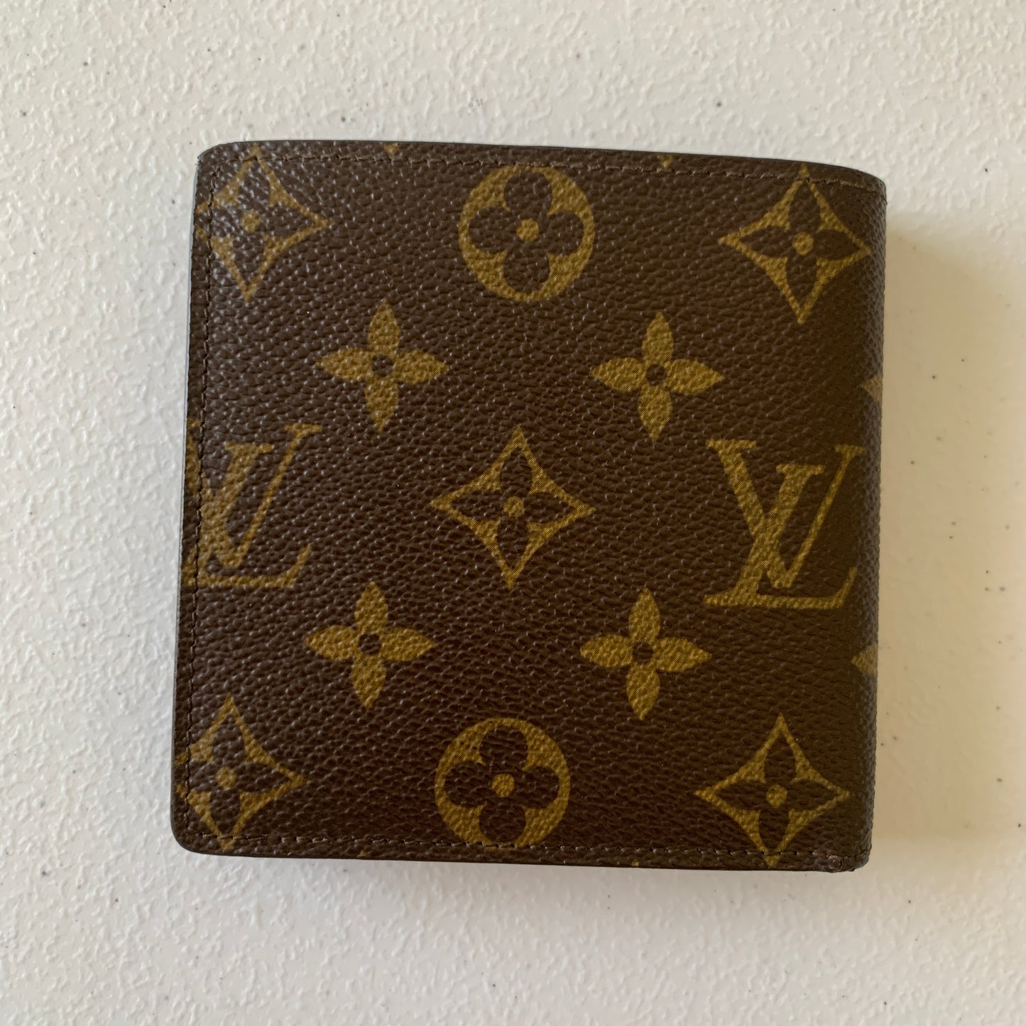 Louis Vuitton men’s monogram bifold Wallet MI882 authentic with COA