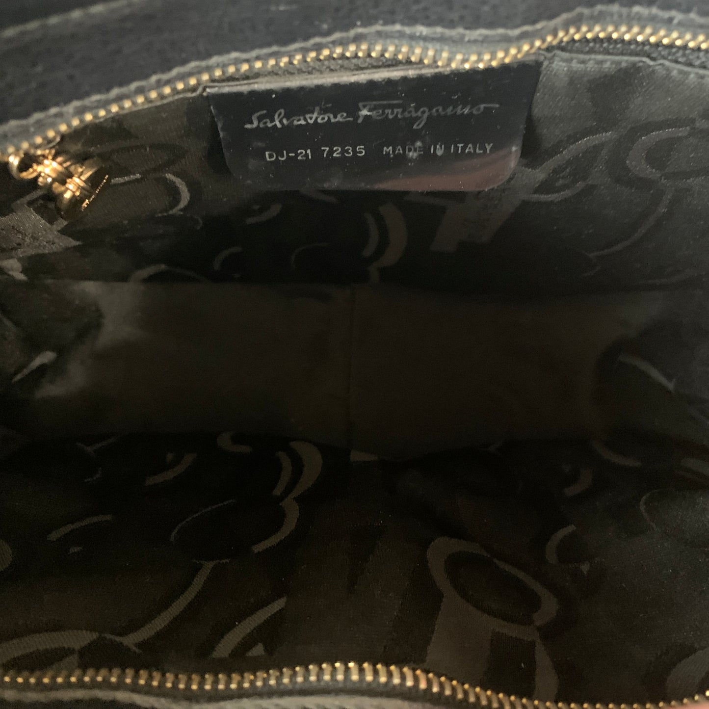 Salvatore Ferragamo gancini logo black Leather shoulder bag authentic with COA
