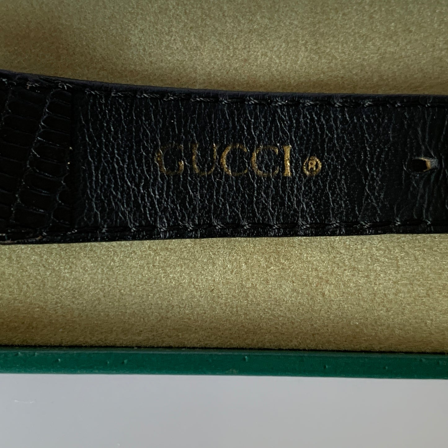 Gucci vintage black leather strap Watch Authentic with COA box