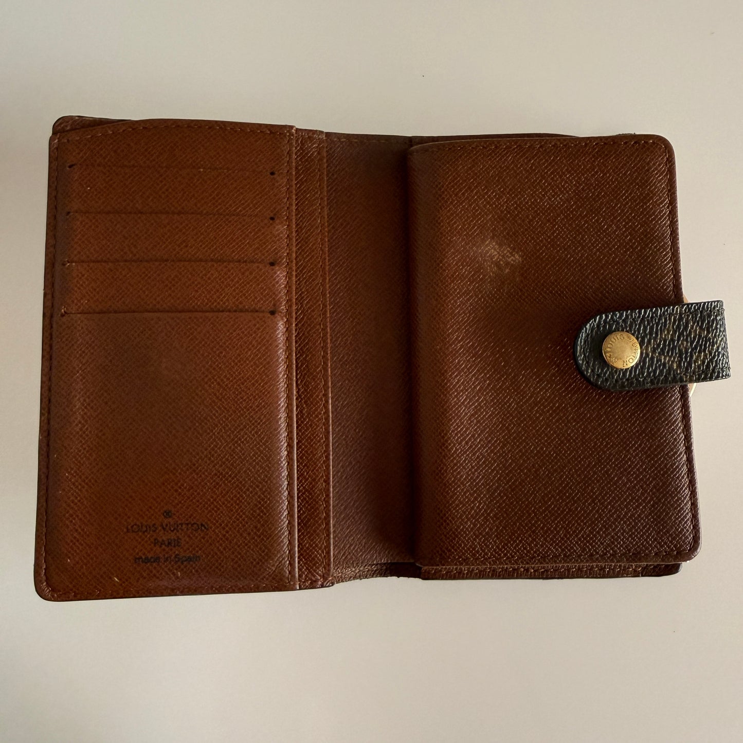 Louis Vuitton monogram compact wallet authentic with COA and kiss lock CA1011