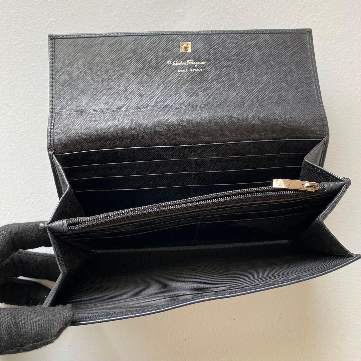 Salvatore Ferragamo vara bow leather long wallet Authentic with coa