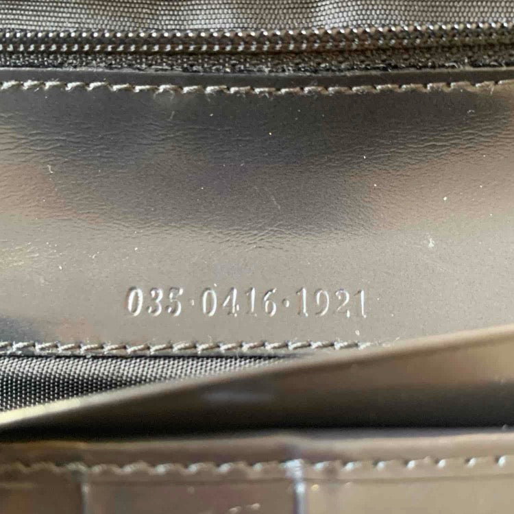 Gucci long leather wallet Authentic with COA7.2x4.3