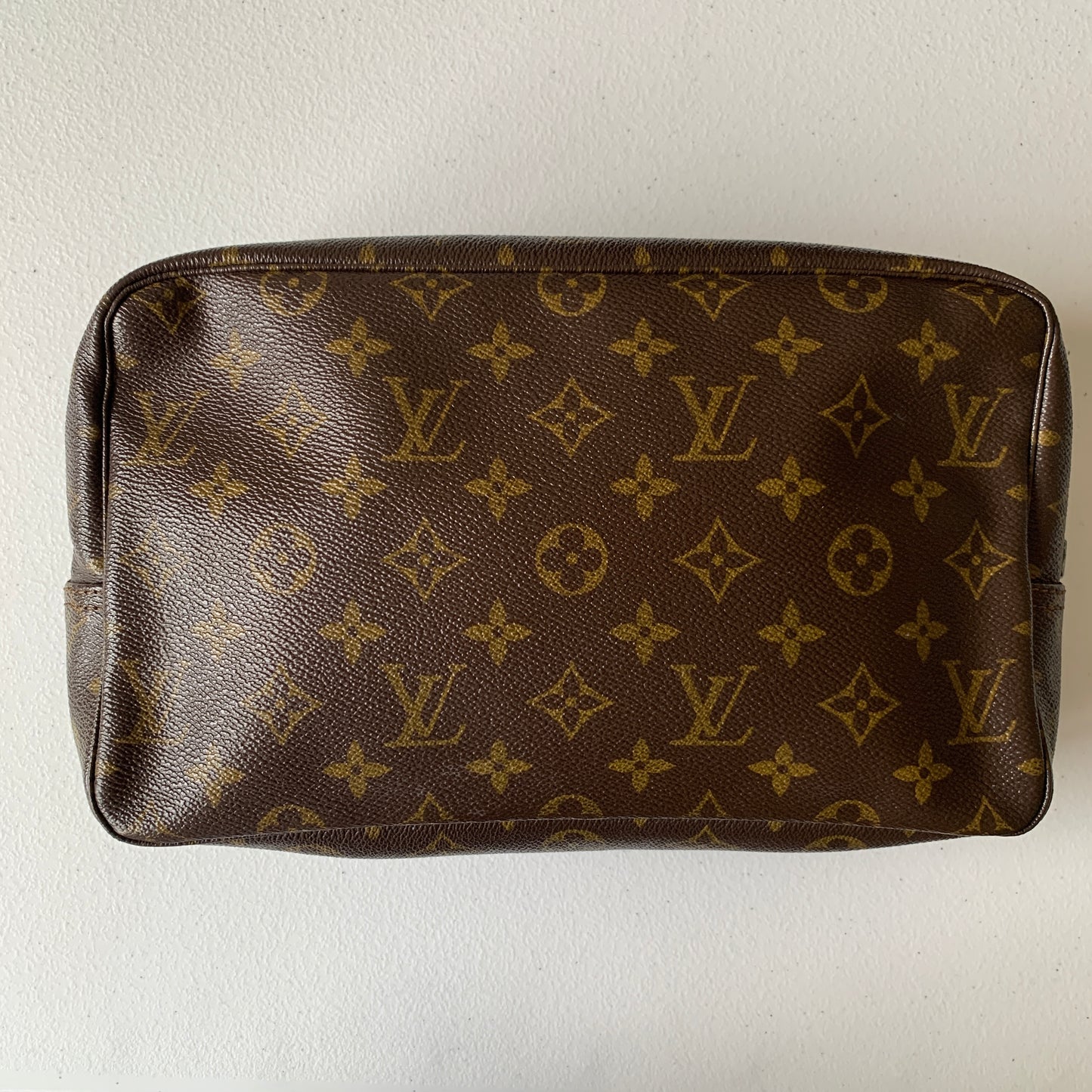 Louis Vuitton monogram Large Cosmetic bag 28 Pouch 822 authentic with COA