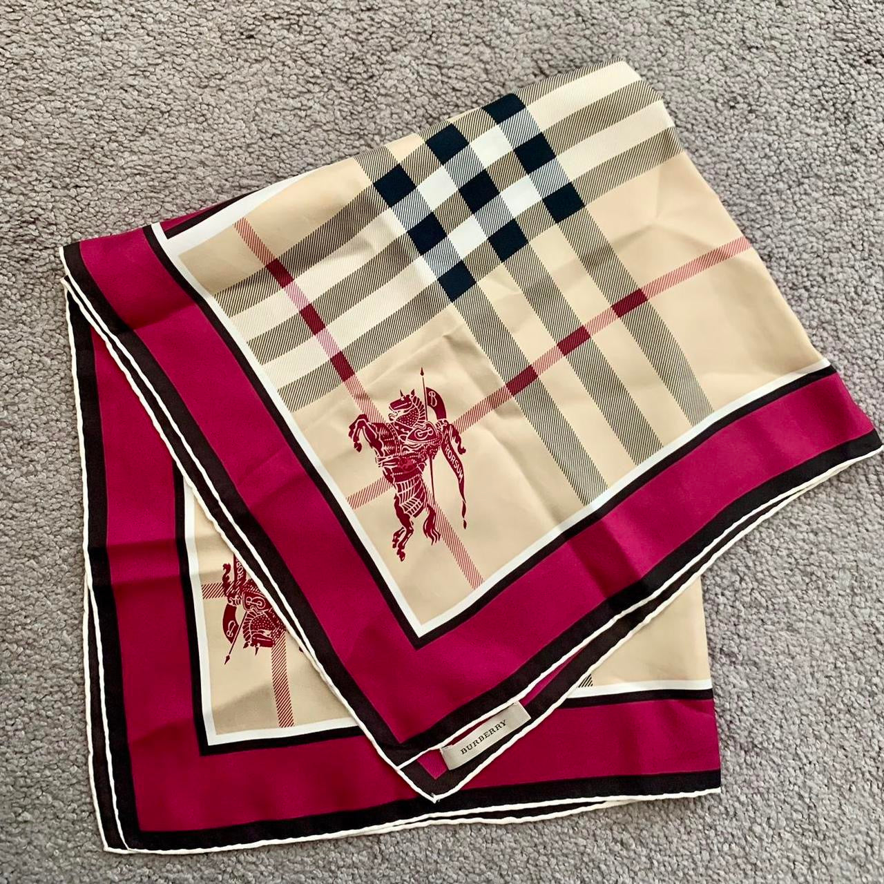 Authentic beautiful 66cm/26inch Burberry check silk scarf like new