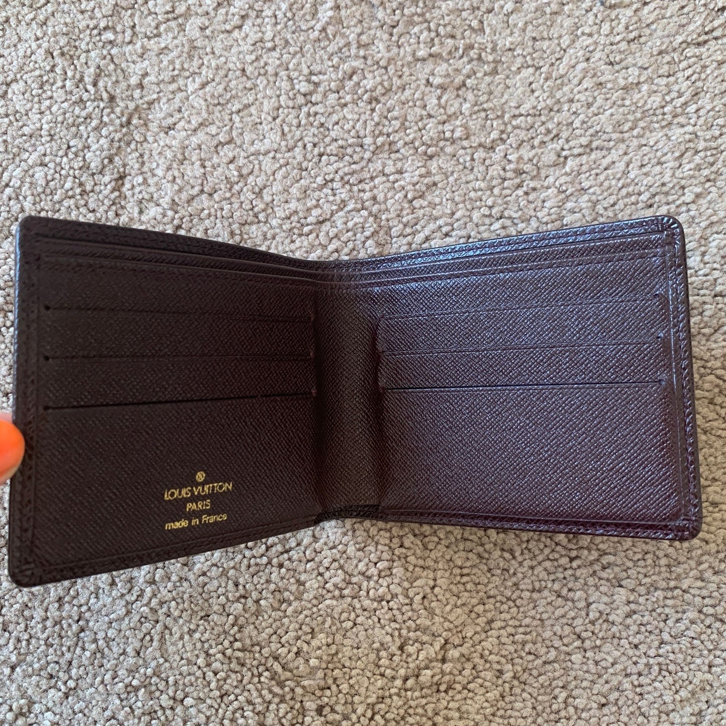 LV1017 Louis Vuitton men's bifold taiga brown leather wallet