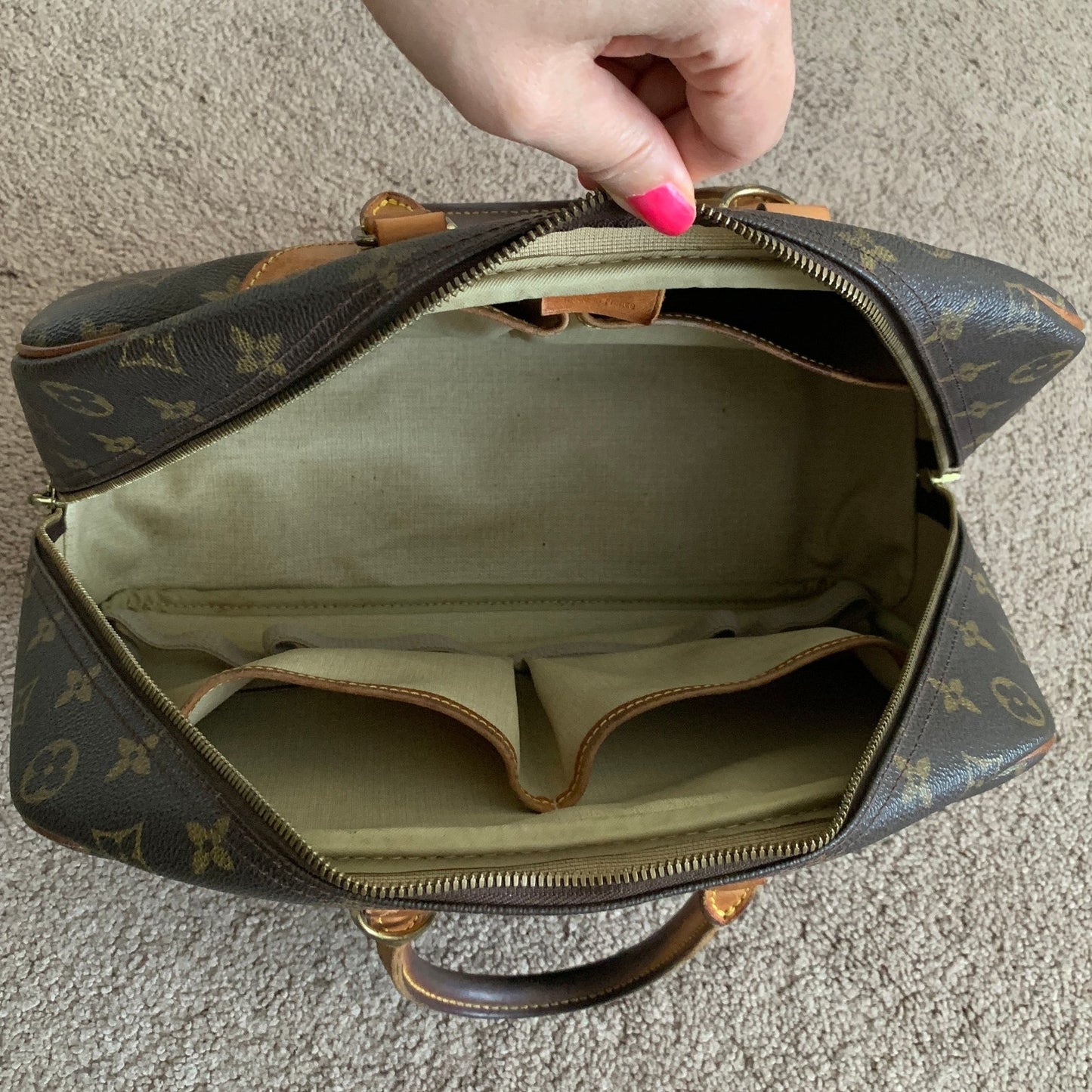 LV1025 Louis Vuitton unisex Deauville monogram handbag