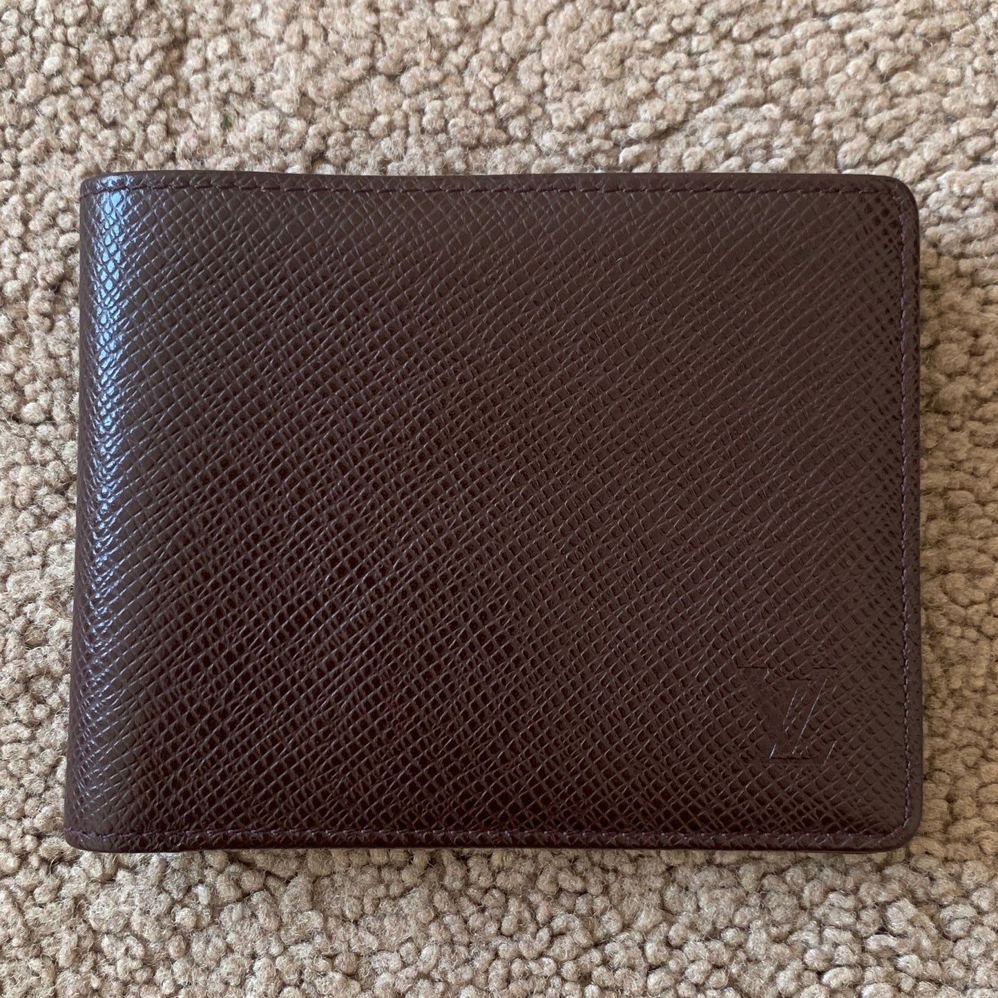 LV1017 Louis Vuitton men's bifold taiga brown leather wallet